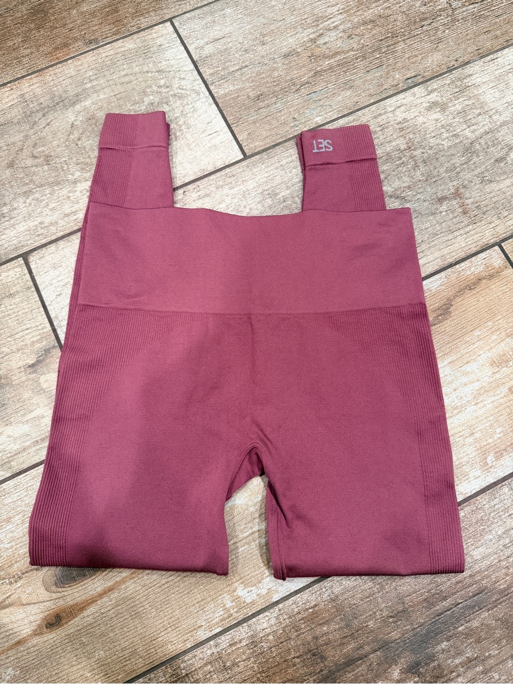SET Active | Maroon Leggings